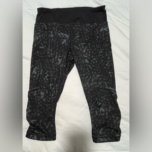 Women’s Black Geometric Print Leggings calf length